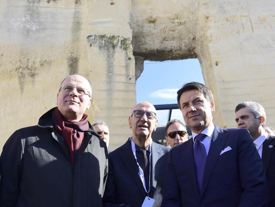 Il Primo ministro Giuseppe Conte ricevuto dal le autorità a Matera. (ANSA/ UFFICIO STAMPA PALAZZO CHIGI/ FILIPPO ATTILI)