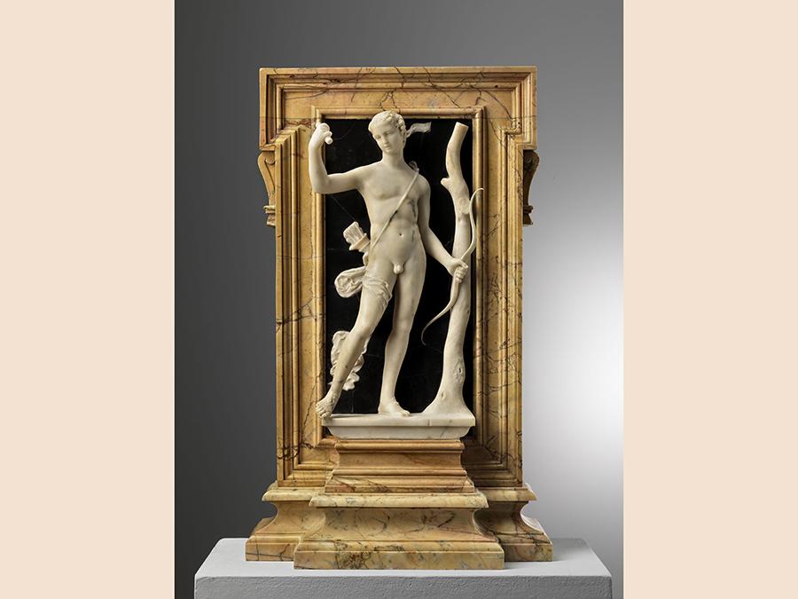Galleria Walter Padovani  «Apollo», alto 68 cm, marmo bianco di Carrara, marmo nero del Belgio, marmo giallo antico, realizzato da Antonio Minello, offerto a un prezzo superiore a 500mila euro