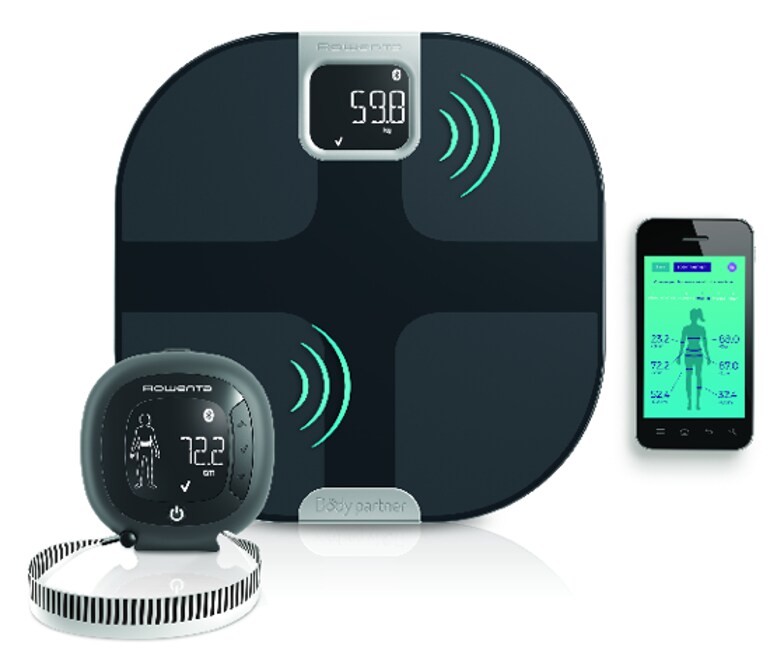 Ed ecco l'alleato per la remise en forme. Si chiama Body Partner Advanced ed è di Rowenta: molto più di una bilancia, misura in maniera precisa la massa grassa, la massa magra e il tasso di idratazione, grazie all'impedenzimetro. Combinata con il nastro di misurazione connesso Body Shape Tracker, è uno strumento che permette di monitorare con precisione e facilità l'evoluzione della silhouette, con una misurazione precisa di sei aree del corpo: braccia, petto, girovita, fianchi, cosce e polpacci. Body Partner Advanced consente anche di scegliere tra quattro diversi obiettivi di peso o di composizione corporea: attraverso l'app dedicata è possibile tenere sotto controllo ogni dettaglio