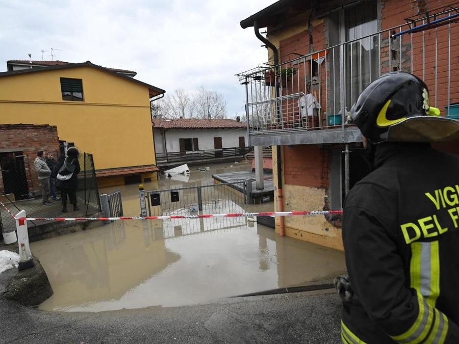 Allagamenti causati dalla Piena del Reno a Bologna nella zona di Borgo Panigale (Fotogramma)