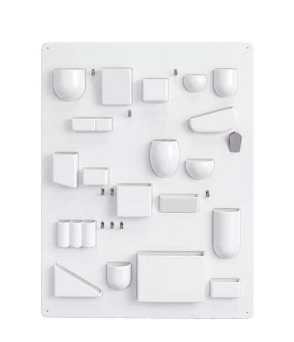Vitra, Uten.Silo, design Dorothee Becker. Grazie ai contenitori di diverse forme e dimensioni, ai ganci metallici e alle clip Uten.Silo assicura l‘ordine in casa e in ufficio. Disponibile nel formato originale del 1969 e nella versione ridotta del 1970 nei colori bianco, nero e rosso
