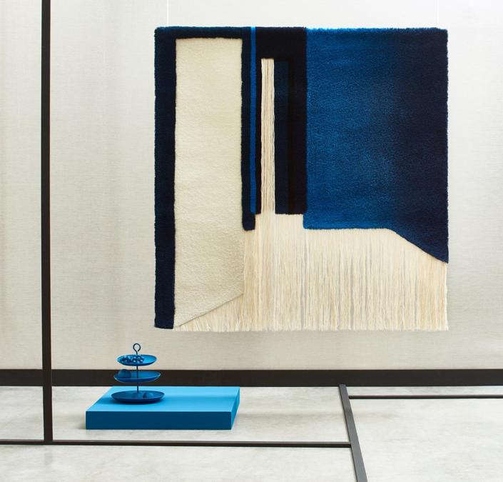 Nicolette Brunklaus, Acoustic Tapestries. Soluzione artistica e innovativa per l'isolamento acustico. Gli arazzi acustici, ispirati all'artigianato tradizionale marocchino, sono stati realizzati dalla designer olandese in collaborazione con uno studio locale di annodatori di tappeti di Sefrou. La combinazione di tradizione e grafica contemporanea conferisce alla collezione un carattere senza tempo. Gli arazzi possono essere progettati in base al carattere e alla funzione del progetto e tutti i disegni possono essere realizzati su misura e in tutte le misure e combinazioni di colori