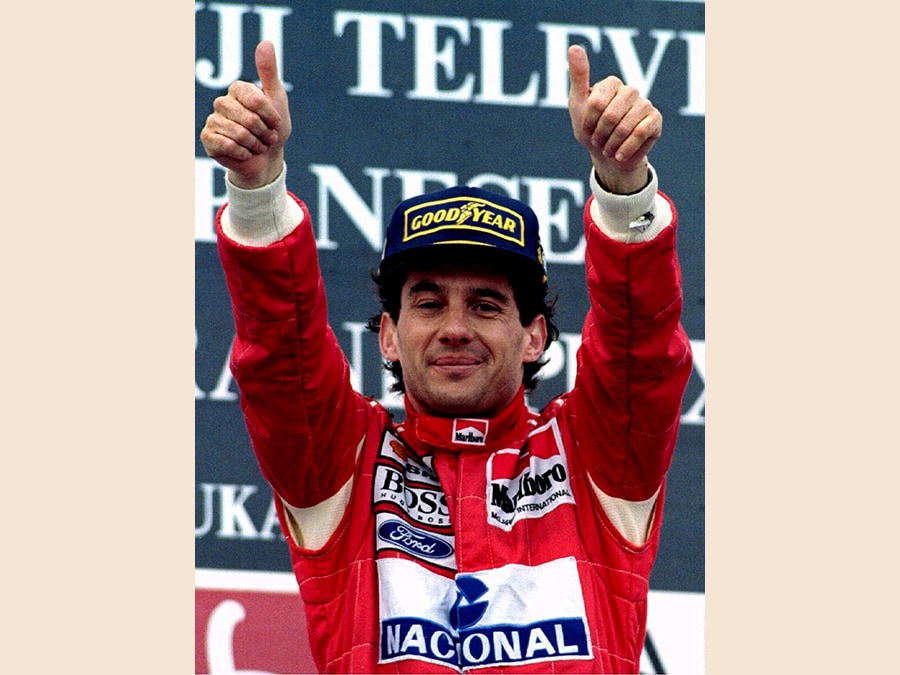 Ayrton Senna  dopo aver vinto il Gran Premio di Suzuka in Giappone il 24 ottobre 1993. (Reuters/John Pryke/File Photo)