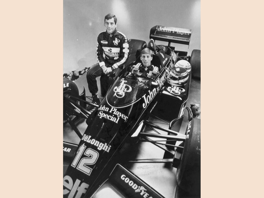 I piloti Johnny Dumfries e Ayrton Senna (S) che parteciperanno al campionato di F1 1986 con la Lotus, Milano, 7 marzo 1986. ANSA