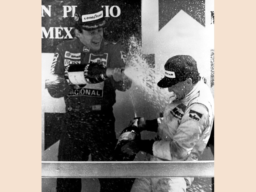 Un'immagine d'archivio, datata 28 maggio 1989, mostra Michele Alboreto (D) sul podio del Gran Premio del Messico insieme con Ayrton Senna. ANSA/ARCHIVIO