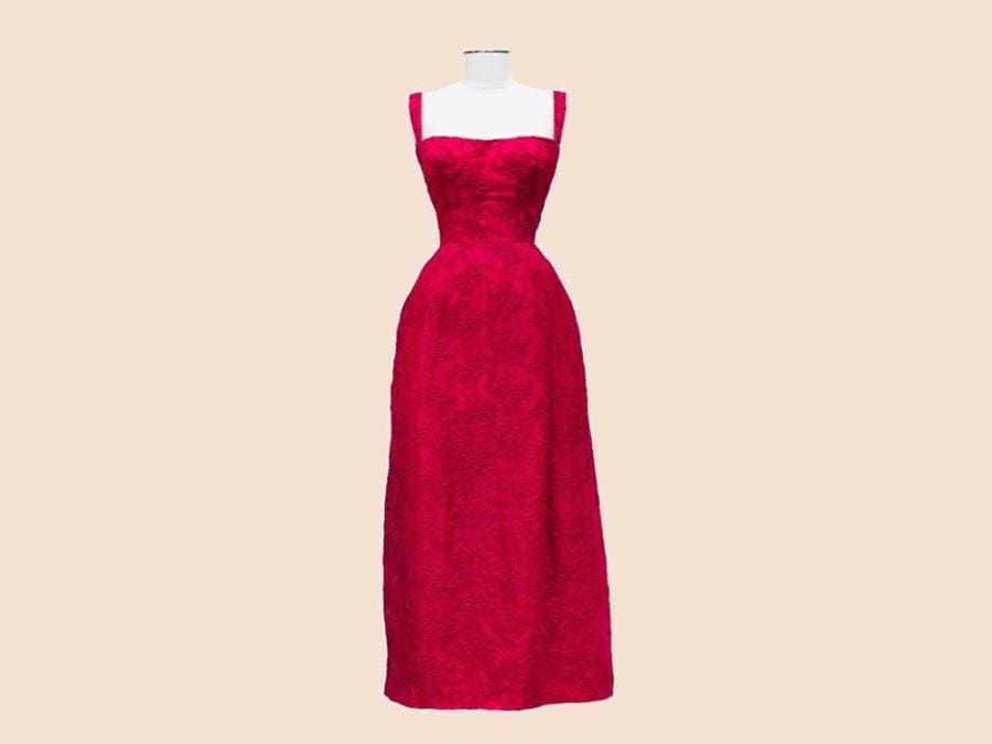 Livia - Haute Couture, 1961 circa. Vestito in organza rossa con inserti floreali. Stima: €3 000-4 000