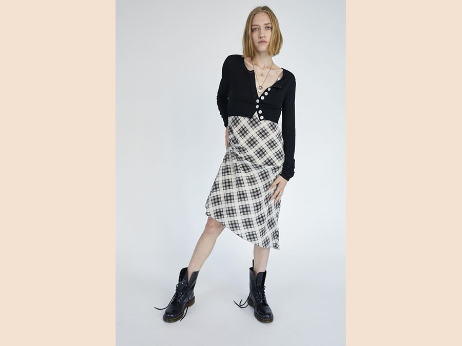 Marc Jacobs è stato uno degli stilisti che ha intepretato con più passione il grunge negli anni 90, attraverso la sua collezione Redux Grunge disegnata per Perry Ellis nel 1993, e che ha riproposto lo scorso inverno