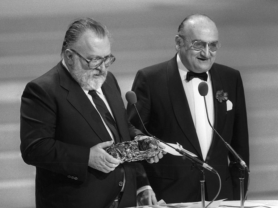 Sergio Leone e Henri Verneuil. (Photo by PIERRE VERDY / AFP)