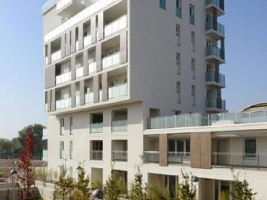 Cenni di Cambiamento, progetto di housing sociale in via Cenni a Milano, con 4 torri in legno di 9 piani, concluso nel 2013, è stato un punto di riferimento per lo sviluppo dell'architettura multipiano in legno 