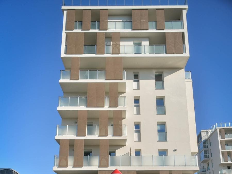 Cenni di Cambiamento, progetto di housing sociale in via Cenni a Milano, con 4 torri in legno di 9 piani, concluso nel 2013, è stato un punto di riferimento per lo sviluppo dell'architettura multipiano in legno   (Fotogramma)