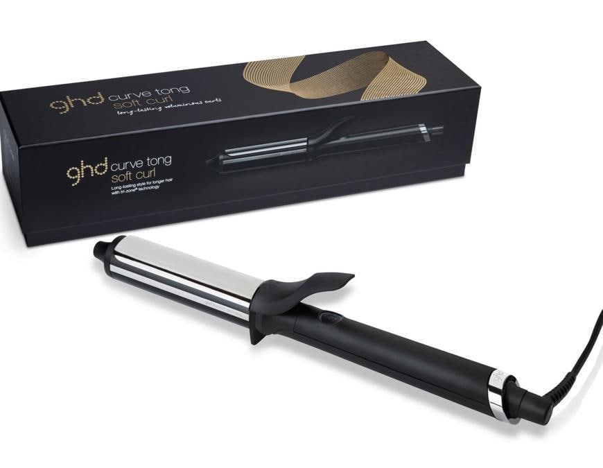 ghd curve® soft curl tong , una styler che grazie a un fusto più largo e alla pinza ergonomica, assicura look ondulato e voluminoso sin dalla base dei capelli.