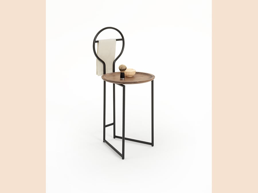 Colé, Joly, design Lorenz+Kaz. Sedoia-guardaroba, servomuto o seduta, a seconda della necessità. Struttura in metallo verniciato a polvere oro o nero con vassoio-seduta in noce naturale o imbottitura