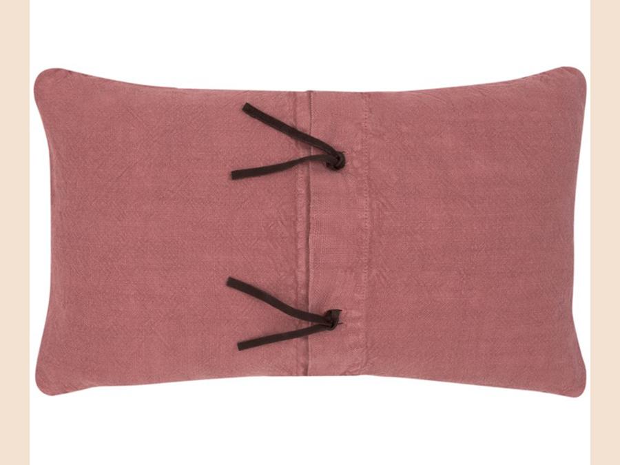 Westwing, Pillow Scarlett terracotta. Il cuscino fa parte della collezione Modern Natural a marchio Westwing Collection, lanciata il 16 maggio, disponibile sul sito WestwingNow.it, la piattaforma di e-commerce tradizionale di Westwing