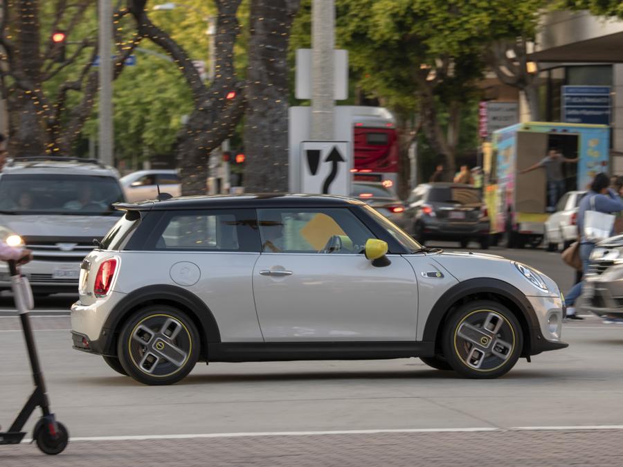 La nuova Mini Cooper SE elettrica