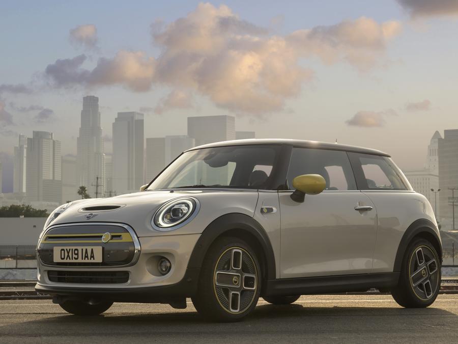 La nuova Mini Cooper SE elettrica