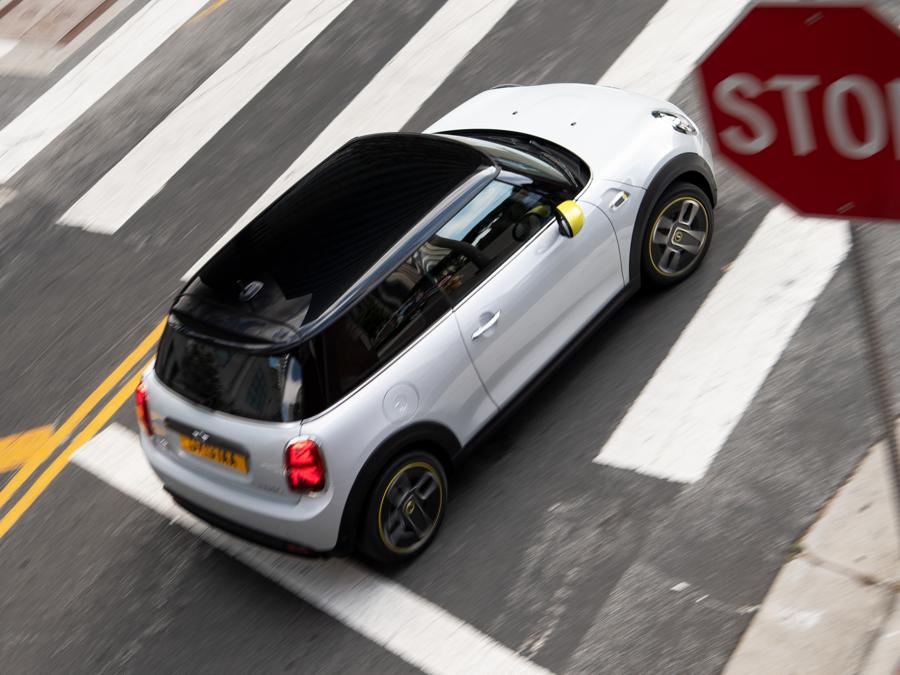 La nuova Mini Cooper SE elettrica