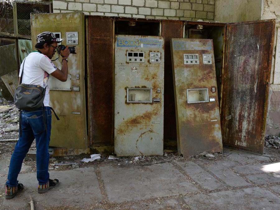 Foto ricordo dalla città in stato di abbandono di Pripyat  (Stringer / Sputnik)