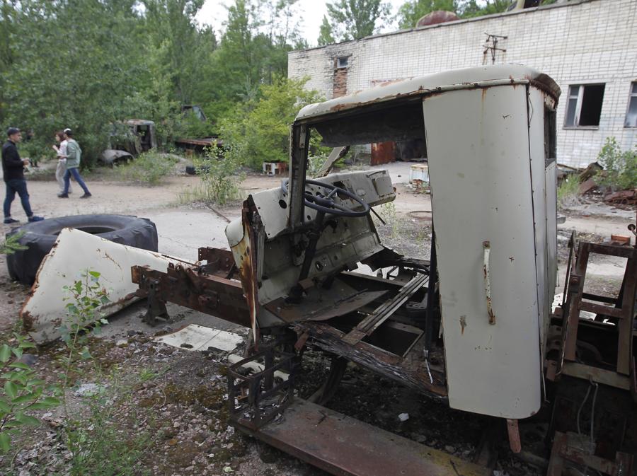 Un mezzo abbandonato a Pripyat (Photo by STR/NurPhoto)