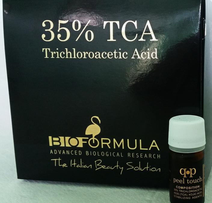 Peel Touch di Bioformula a base di Acido Tricloroacetico (TCA) al 35% associato all'acido Cogico al 5 per cento. Un vero e proprio trattamento anti-aging, perfetto per schiarire le macchie e ridurre le rughe più profonde