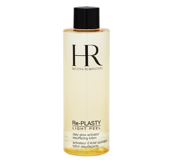 Re- Plasty Light Peel Lotion di Helena Rubinstein, una fase attiva con acido glicolico e acido salicilico per esfoliare la pelle e una fase addolcente con due leviganti per creare un film protettivo sulla cute