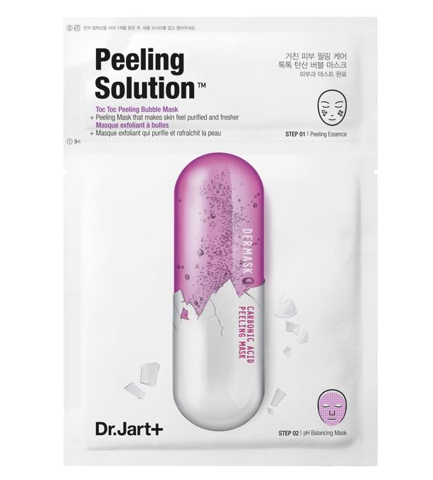 Dermask Ultra Jet Peeling Solution Dr.Jart+, una maschera che esfolia e ripristina il naturale equilibrio del PH della pelle grazie alla combinazione di scrub a base di zucchero e acidi della frutta, inclusi gli enzimi di papaya, il tutto per stimolare il turnover cellulare