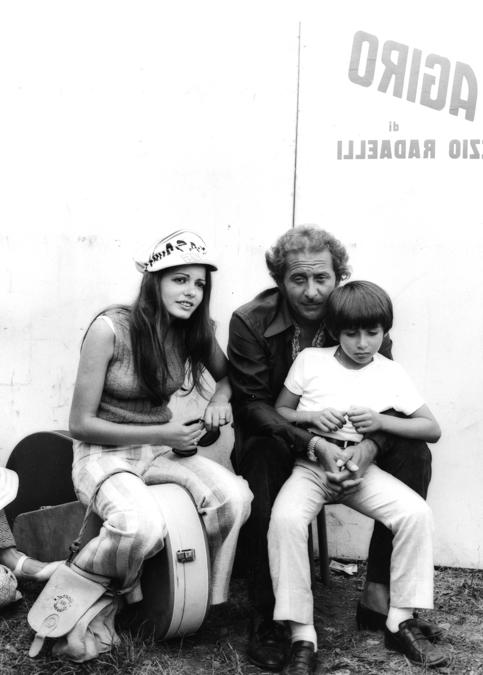 Nada Malanima con Domenico Modugno al Cantagiro  (GIACOMINOFOTO/Fotogramma) 