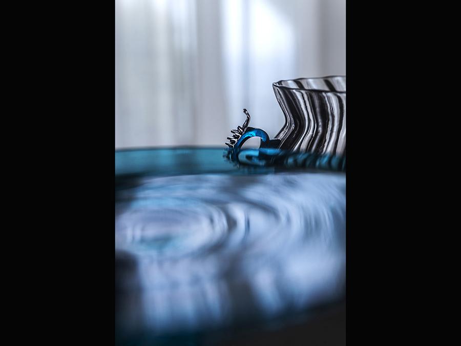 Elisa Sighicelli, ’Untitled (9638)’ 2019, 209x143 cm. Fotografia stampata su raso (foto di Sebastiano Pellion di Persano)