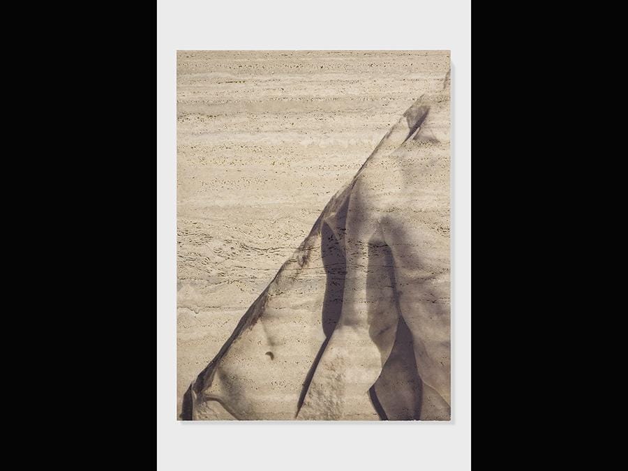 Elisa Sighicelli, ’Untitled (7056)’ 2018 136x184x4 cm. Stampa UV su travertino (foto di Sebastiano Pellion di Persano)