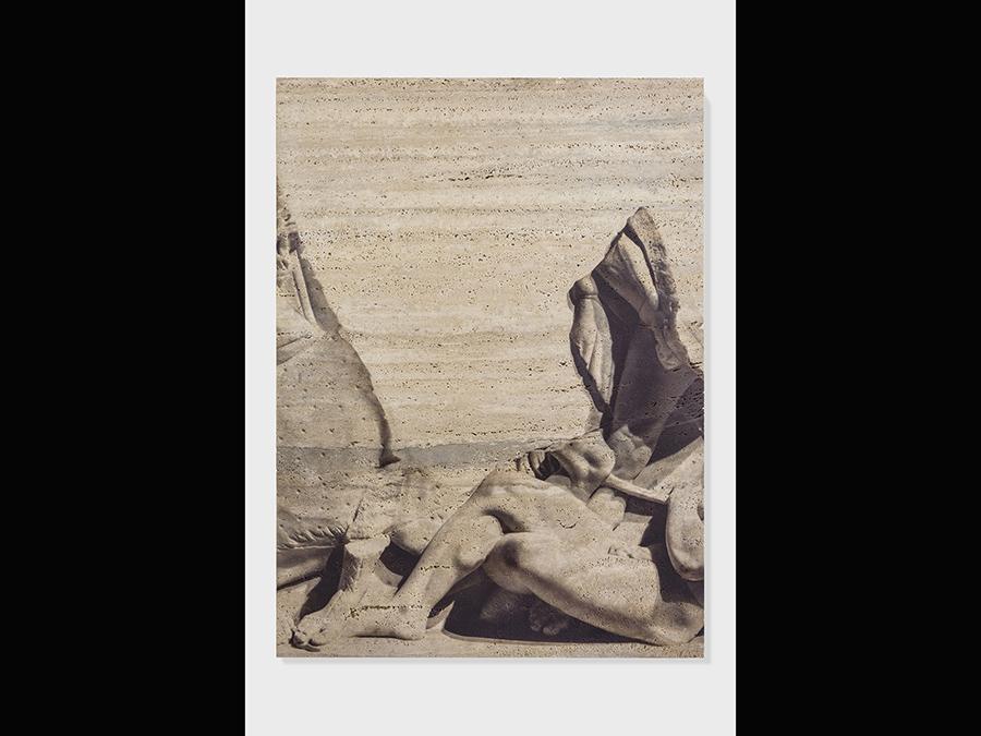 Elisa Sighicelli, ’Untitled (9015)’ 2019, 100x74x4 cm. Stampa UV su travertino. Su concessione del Ministero per i Beni e le attività culturali - Museo Archeologico Nazionale di Napoli (foto di Sebastiano Pellion di Persano)