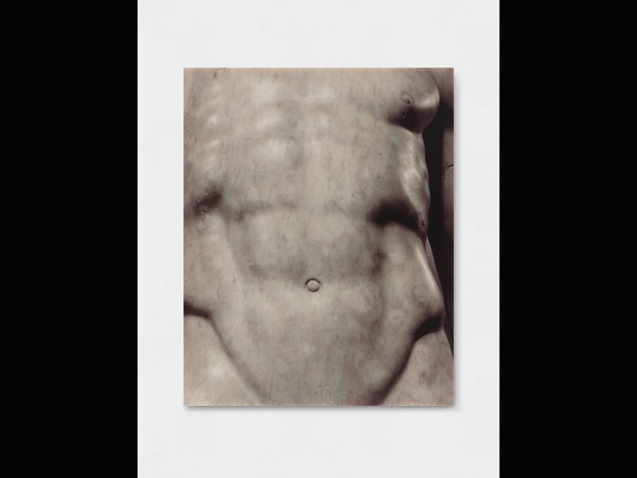 Elisa Sighicelli, ’Untitled (9444)’, 2019 100 x 80 x 4 cm, stampa UV su marmo. Su concessione del Ministero per i Beni e le attività culturali - Museo Archeologico Nazionale di Napoli (foto di Sebastiano Pellion di Persano)