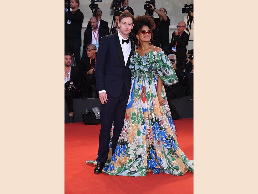 Zazie Beetz in Valentino Haute Couture con David Rysdahl