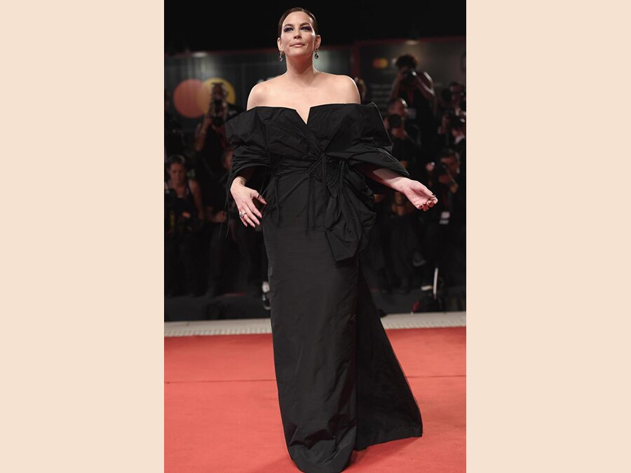 Liv tyler in Givenchy Haute Couture e gioielli Bulgari