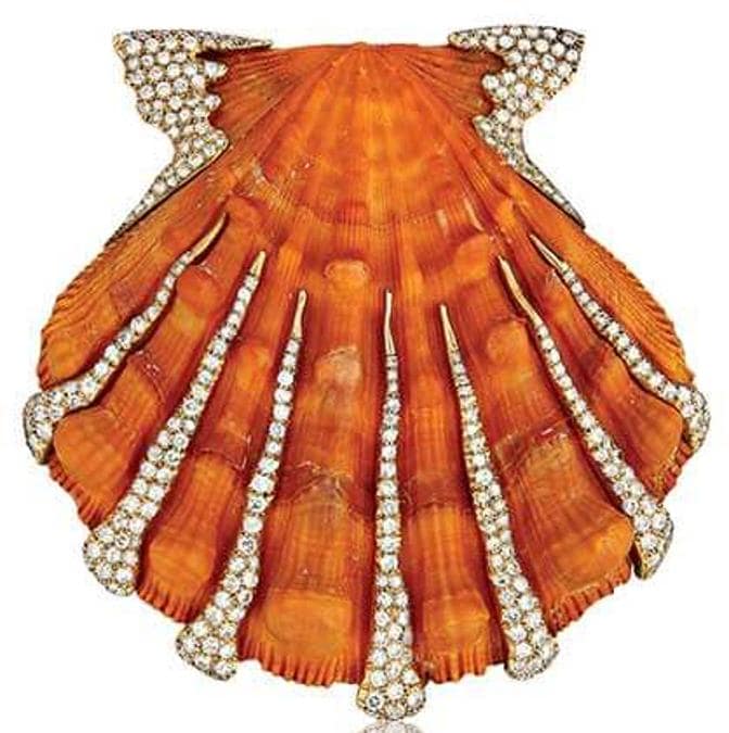 Nel 1940 Fulco di Verdura acquista una collezione di conchiglie dall'American Museum of Natural History di New York e le monta in oro e gemme 