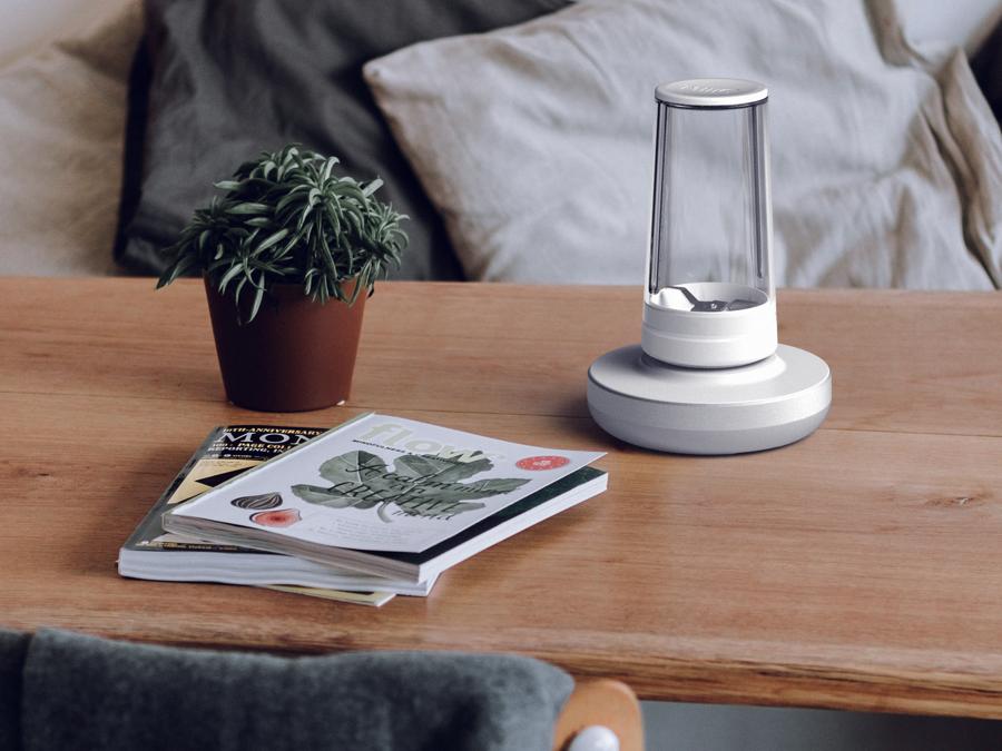 Millo, mixer senza filo con bicchiere asportabile, si avvia sfiorandolo su a 360°