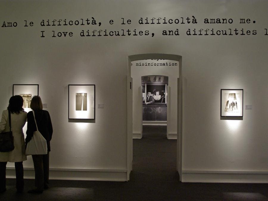 Un’esposizione di opere di Robert Frank, a Milano nel 2008 (Marka)