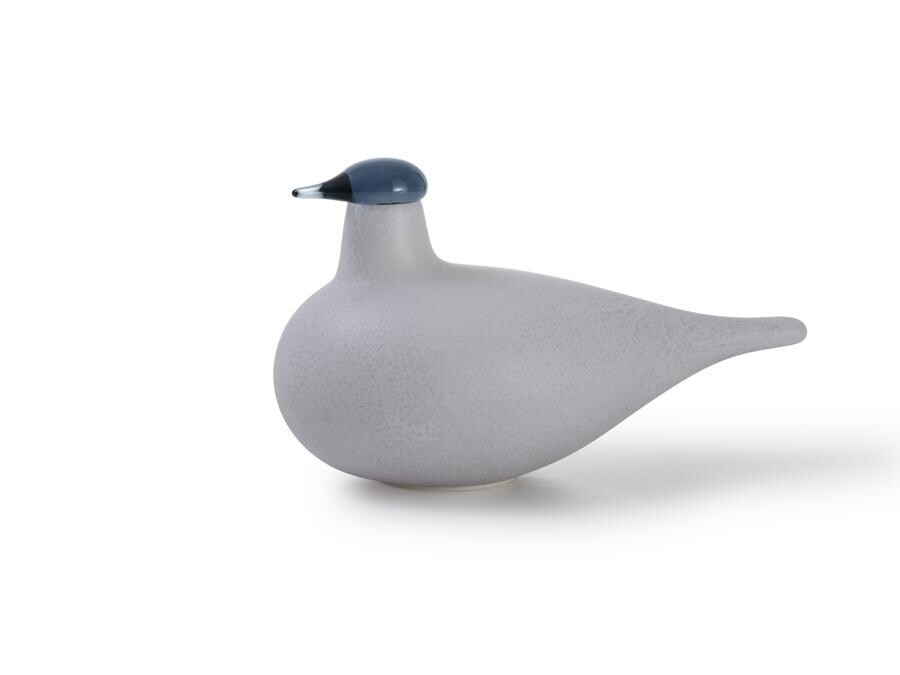 Linnut, di Oiva Toikka per Magis in collaborazione con Iittala. Collezione di uccelli che si ispira a quella in vetro soffiato (Birds by Toikka), sviluppata dal designer finlandese a partire dagli anni Settanta per Iittala. Questa volta però gli uccelli sono realizzati in policarbonato stampato in rotazionale. Sulo, Siiri, Kirassi e Palturi sono sculture luminose mobili, con batteria ricaricabile, per essere portate ovunque.
