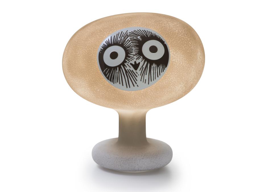 Linnut, di Oiva Toikka per Magis in collaborazione con Iittala. Collezione di uccelli che si ispira a quella in vetro soffiato (Birds by Toikka), sviluppata dal designer finlandese a partire dagli anni Settanta per Iittala. Questa volta però gli uccelli sono realizzati in policarbonato stampato in rotazionale. Sulo, Siiri, Kirassi e Palturi sono sculture luminose mobili, con batteria ricaricabile, per essere portate ovunque.