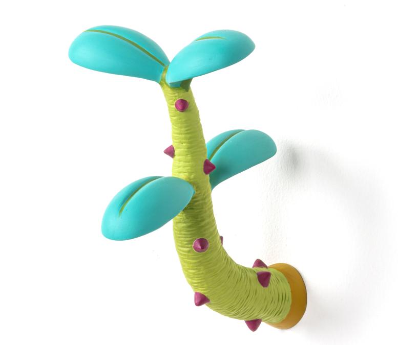 Germogli, di Marcantonio per Seletti. Appendiabiti da attaccare alle pareti o da inserire sullo schienale o sui braccioli della poltrona o del divano Botanical Diva, sempre di Marcantonio per Seletti.