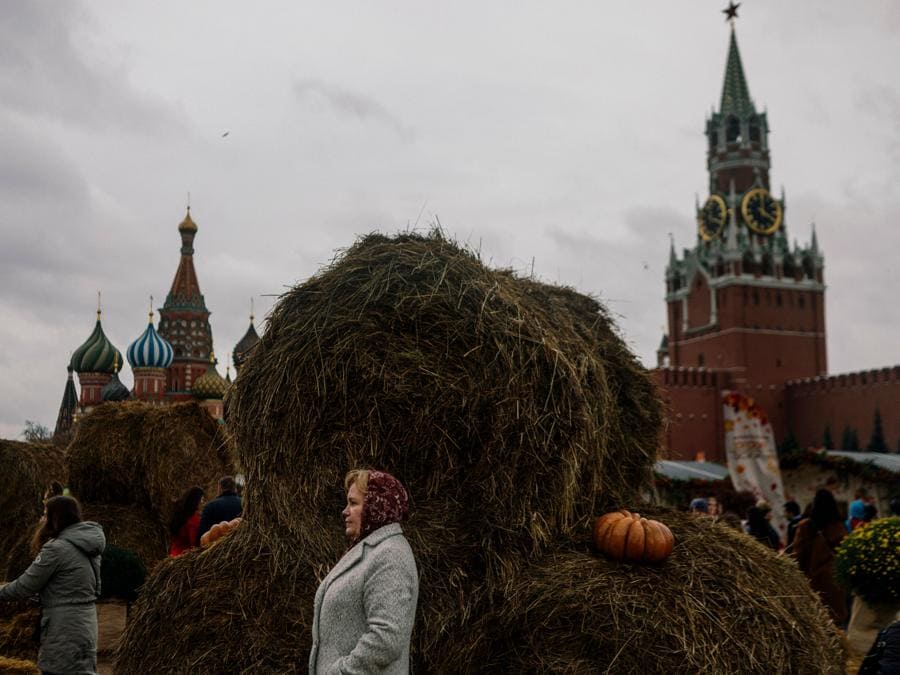 Festival d'autunno in Piazza Rossa a Mosca (Photo by Dimitar DILKOFF / AFP)