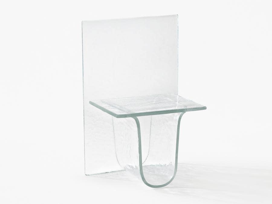 Melt di Nendo per Wonderglass. Collezione che comprende sedie, tavoli, vasi in vetro colato