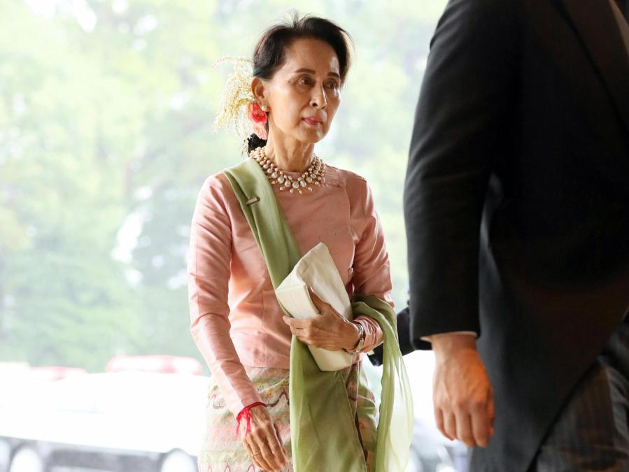 Il consigliere di stato del Myanmar Aung San Suu Kyi arriva al Palazzo Imperiale per partecipare alla cerimonia di intronizzazione dell'imperatore giapponese Naruhito. EPA