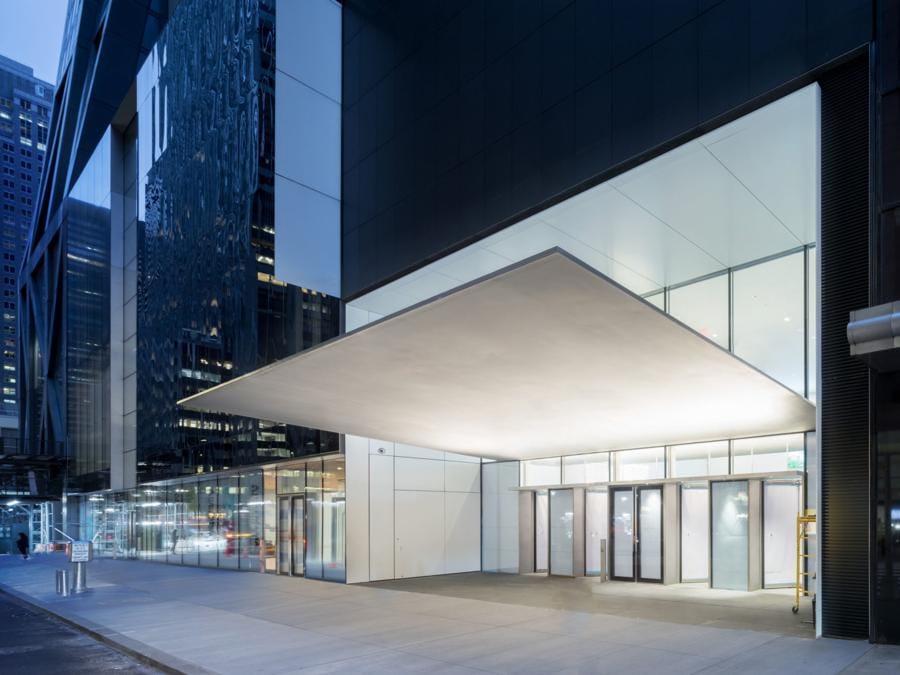L’ingresso dalla 53esima strada ai nuovi spazi espositivi, ingranditi del 30% (credit: Iwan Baan, courtesy of MoMA)