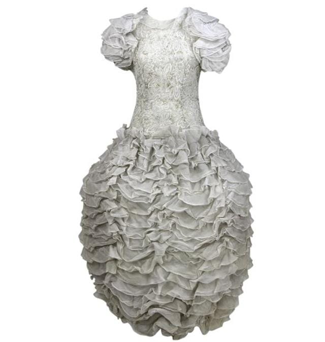 Un abito vintage di Valentino in vendita su Vestiaire Collective 