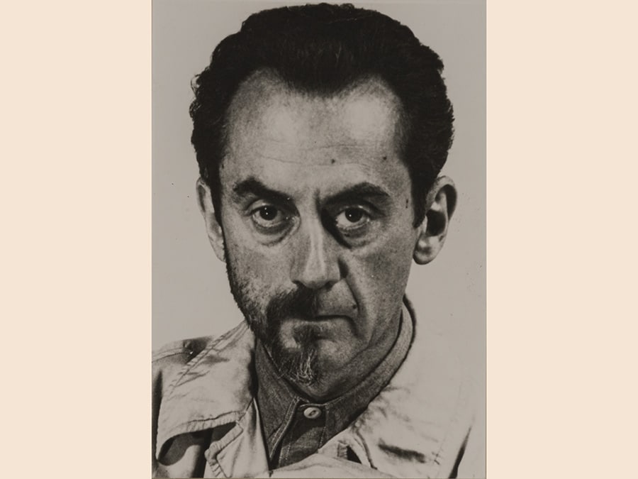 Man Ray, Ritratto con metà barba, 1943 - 1976, cm 11,5 x 8, courtesy Archivio Storico della Biennale di Venezia - Asac, Venezia, © Man Ray Trust by Siae 2019