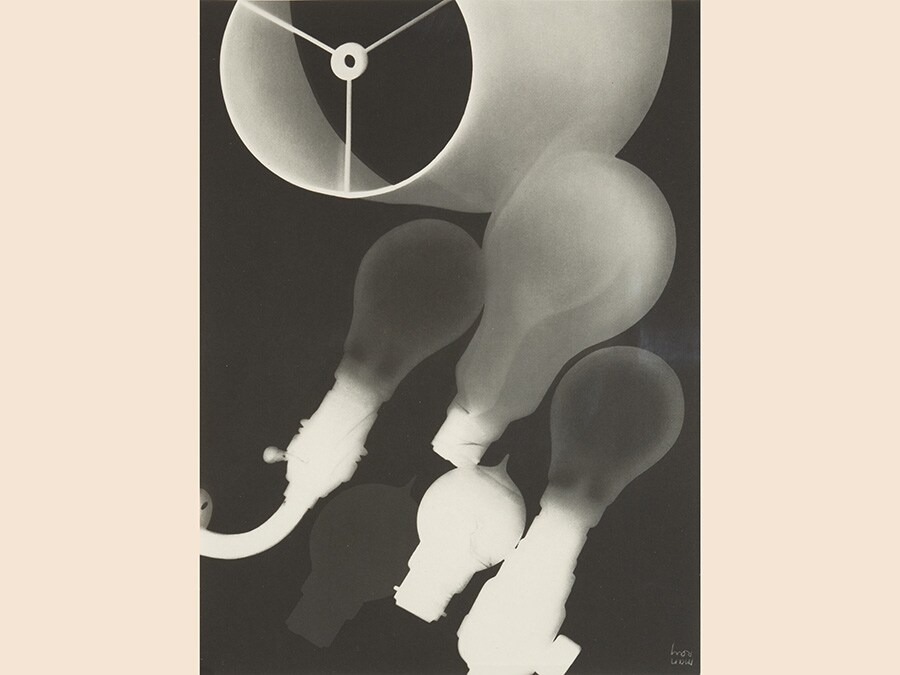 Man Ray, Electricité, 1931, portfolio di 10 rayografie, courtesy collezione Fondazione Mast Bologna, © Man Ray Trust by Siae 2019