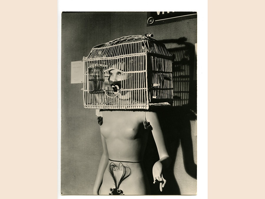 Man Ray, Resurrection des mannequins (Mannequin di André Masson. Mannequin with a bird cage over her head), 1938 - 1966, stampa vintage ai sali d'argento, cm 43 x 33, collezione privata, Parma, © Man Ray Trust by Siae 2019