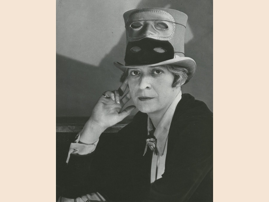 Berenice Abbott, Janet Flanner, 1927, stampa vintage ai sali d'argento, cm 46 x 37.5 x 3, courtesy of Howard Greenberg Gallery, New York, © Berenice Abbott/Getty Images