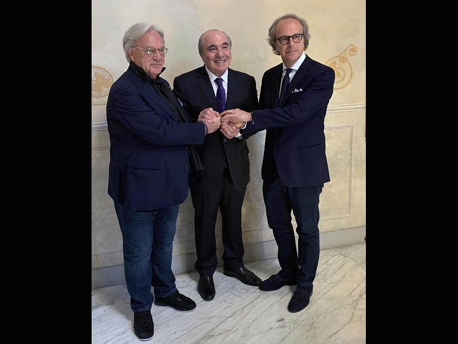 GIUGNO.CALCIO.Dopo 17 anni di gestione DellaValle, per la Fiorentina inizia la nuova era a stelle e strisce. Il magnate italo americano, di origini calabresi, Rocco Commisso ha acquistato la società viola per una cifra attorno ai 170 milioni di euro. (Ansa)