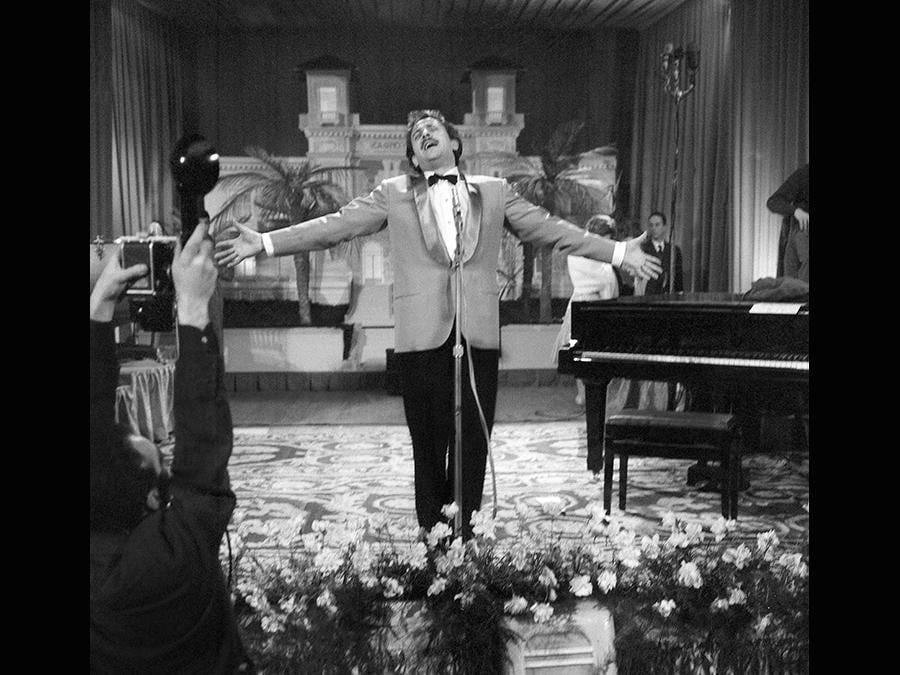 Sanremo, 70 anni di moda (e musica) sul palco dell'Ariston - Il Sole 24 ORE
