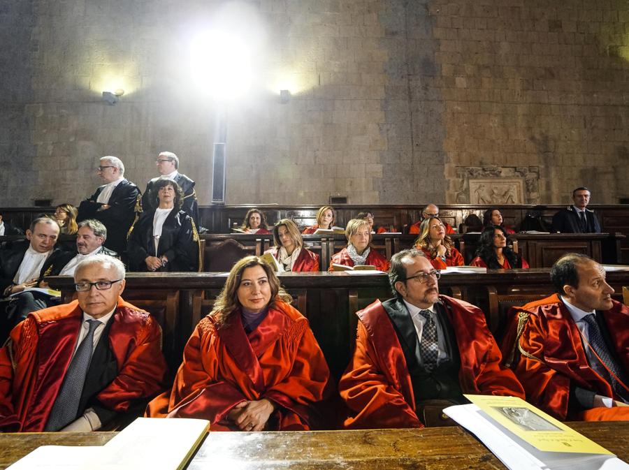 Un momento dell'inaugurazione dell'anno giudiziario a Napoli. (ANSA/CESARE ABBATE)